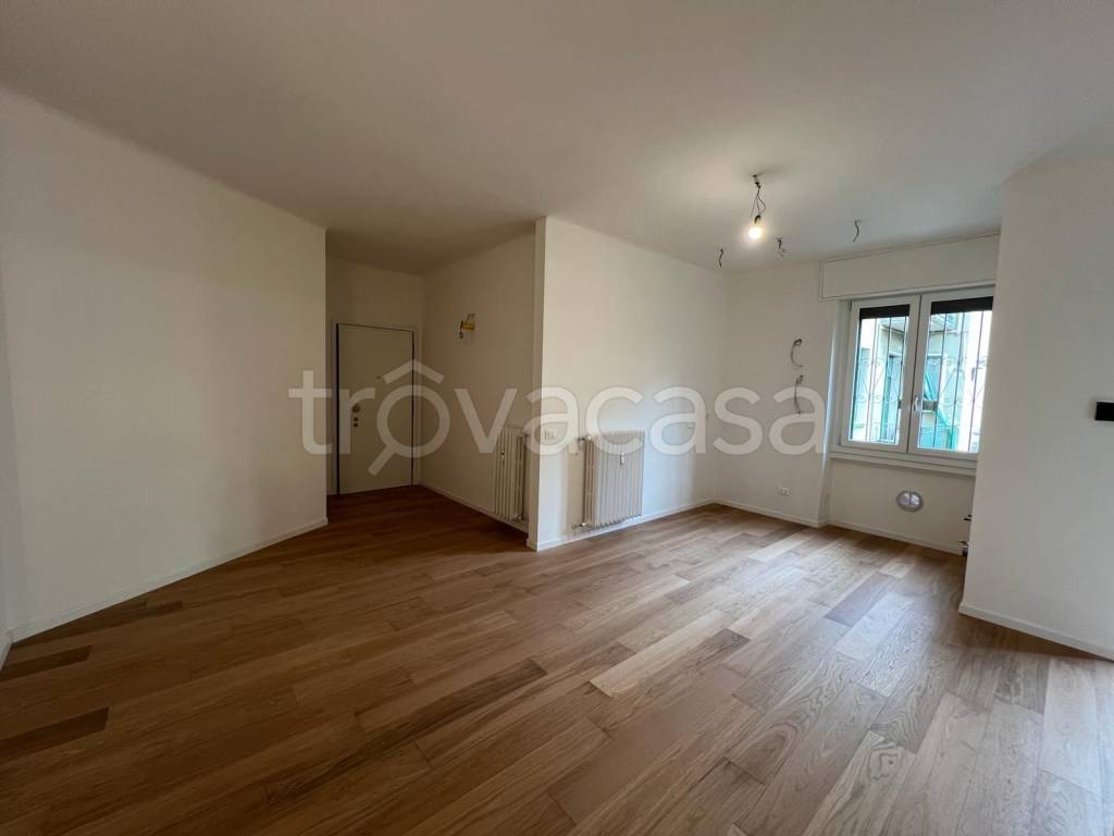 Appartamento in vendita a Milano via Lomellina