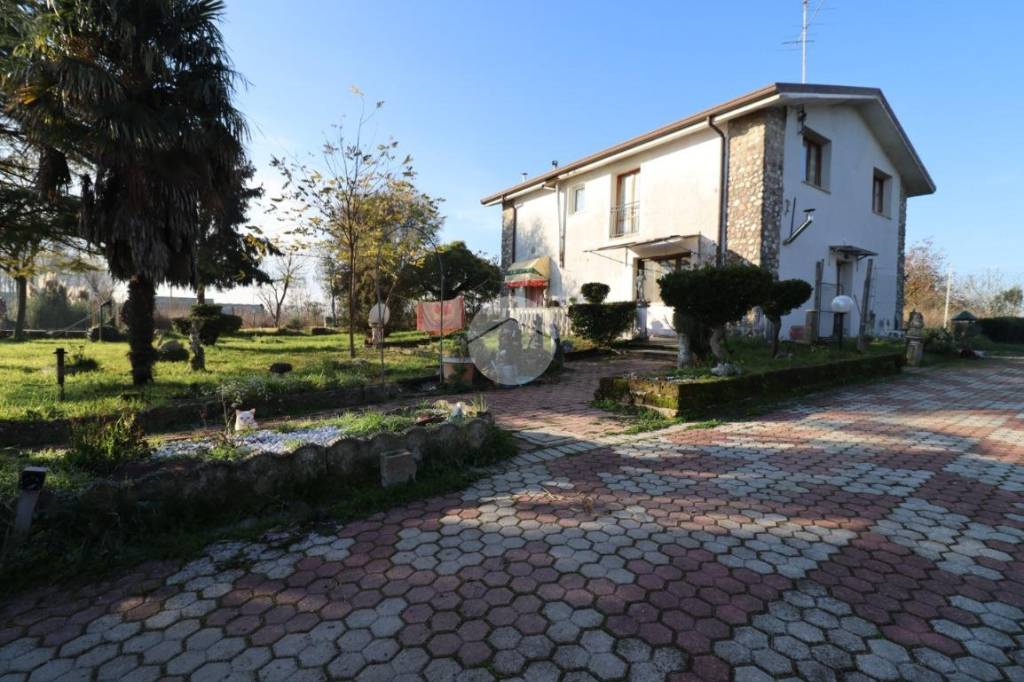 Casa Indipendente in vendita a Castel d'Ario strada seriola Giusti, 18