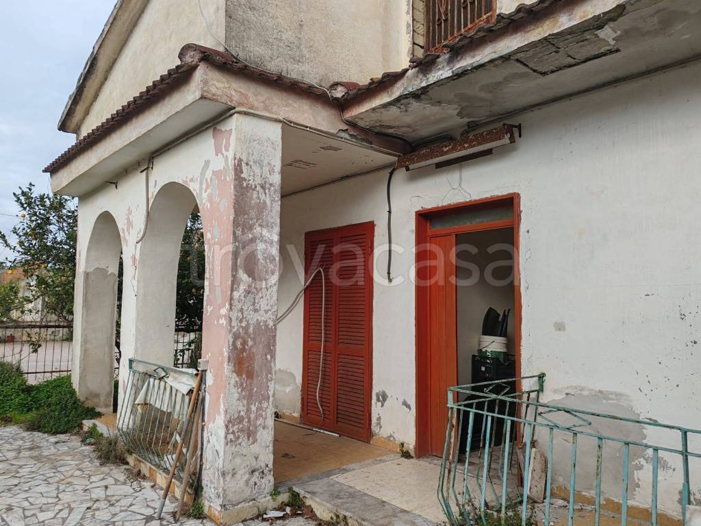 Villa in vendita a Castel Volturno viale Fiume Garigliano, 62