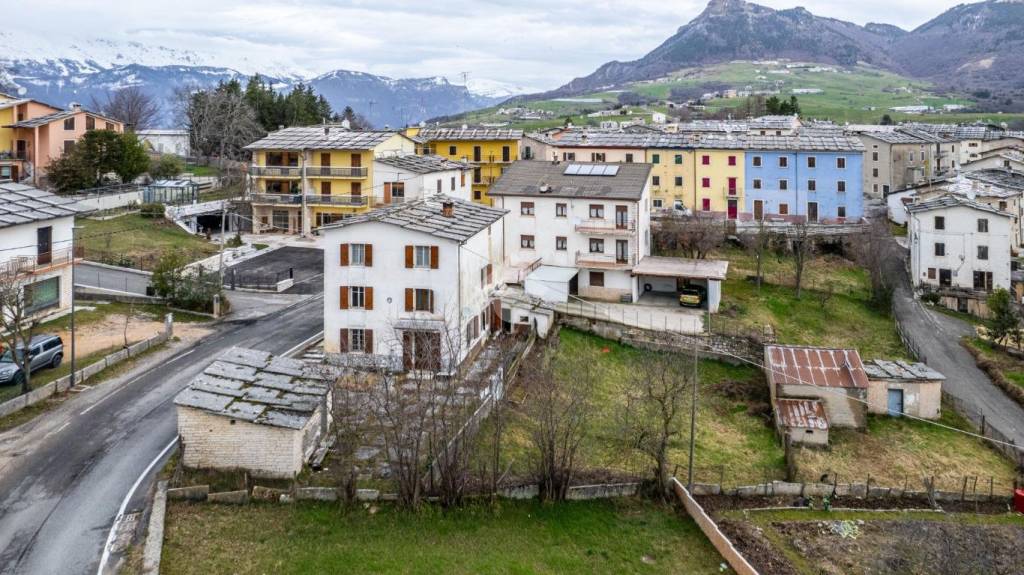 Casa Indipendente in vendita a Sant'Anna d'Alfaedo via Cesare Battisti
