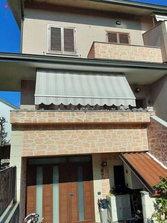 Villa a Schiera in vendita a Bellinzago Lombardo fermi