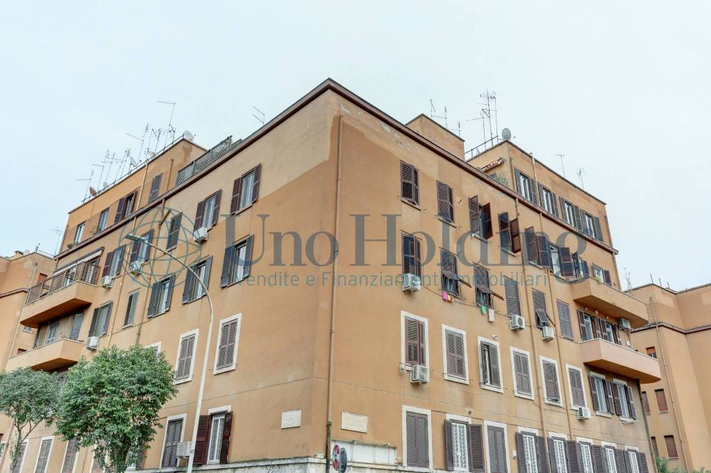 Appartamento in vendita a Roma via Adelaide Bono Cairoli, 5