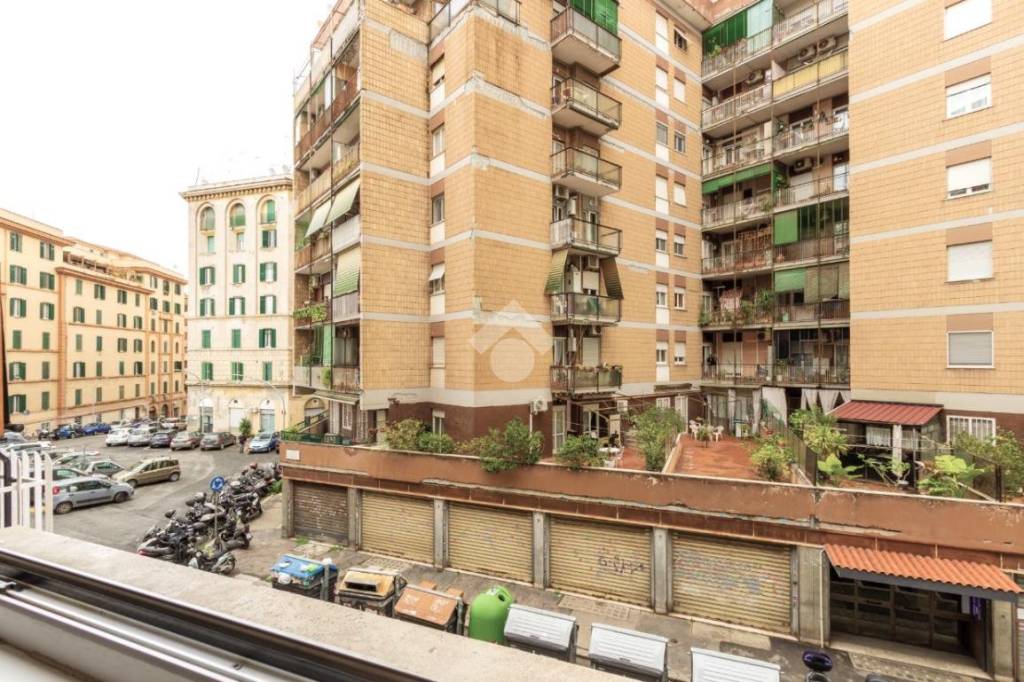 Appartamento in vendita a Roma via Enrico Cosenz, 22
