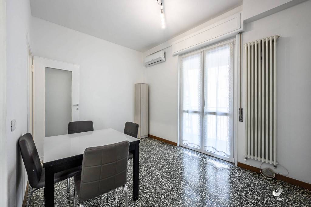 Appartamento in vendita a Milano via Ronchi