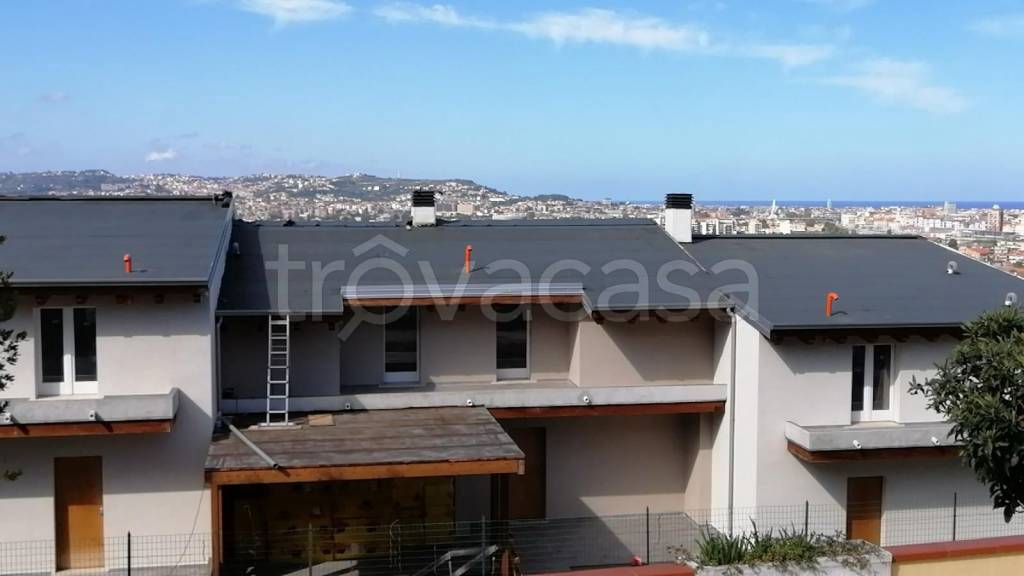 Villa a Schiera in vendita a Pescara strada Colle San Donato, 46