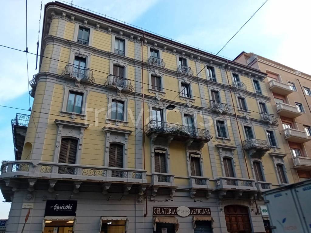 Negozio in affitto a Torino via Cibrario, 26 bis