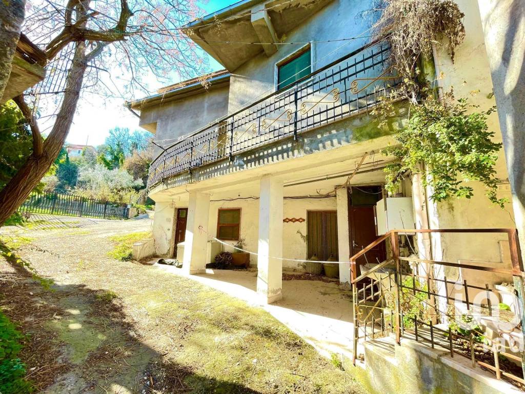 Villa in vendita a Casoli via contrada laroma, 115