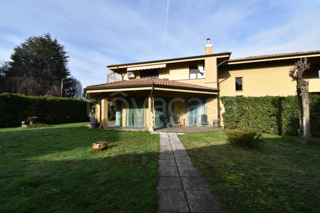 Appartamento in vendita a Bernareggio via Obizzone, 58