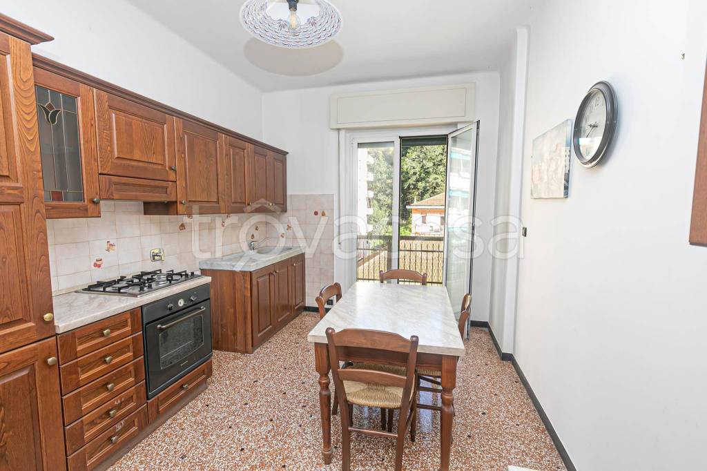 Appartamento in affitto a Campomorone via Alcide De Gasperi, 11