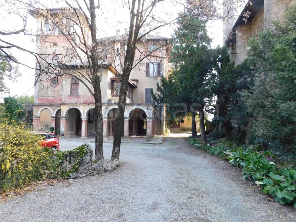 Appartamento in affitto ad Almenno San Salvatore via Madonna del Castello, 1