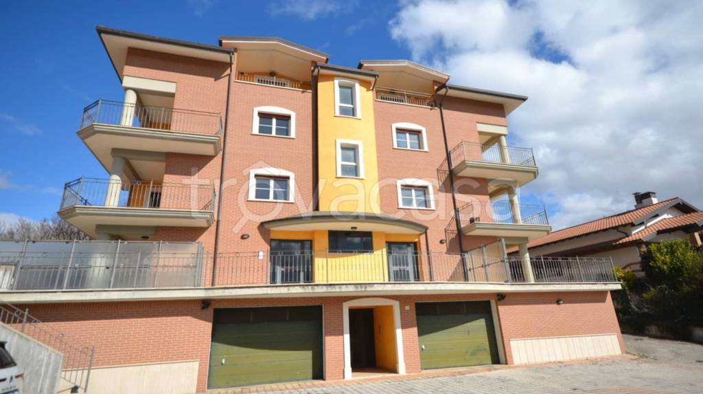 Appartamento in vendita a L'Aquila via Collevernesco, 152, 67100