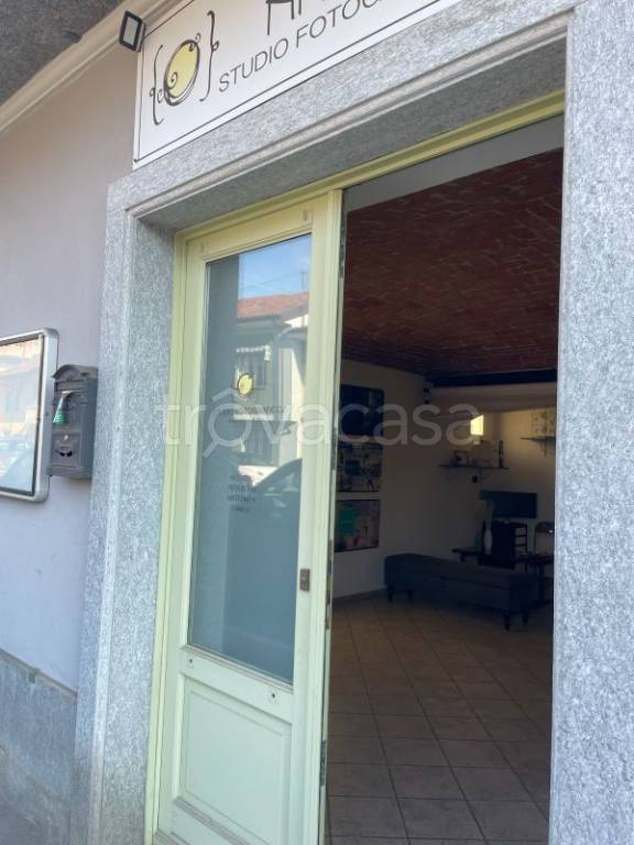 Negozio in affitto a Carmagnola via Fratelli Vercelli, 74
