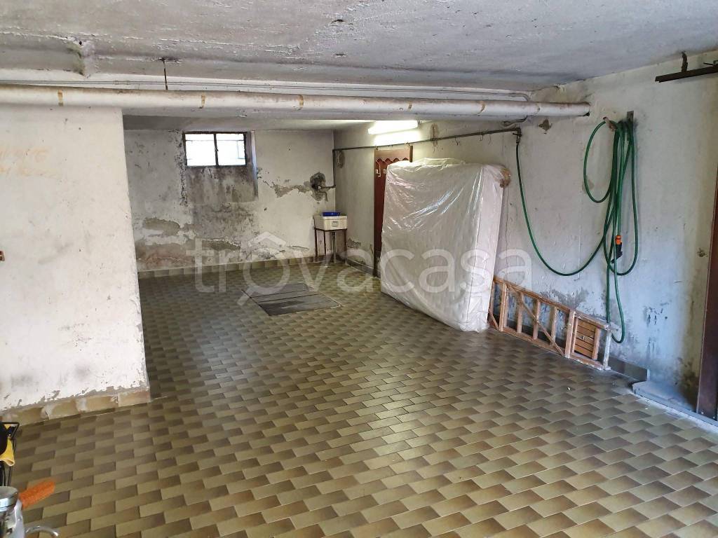 Garage in vendita a Pero via Alessandro Volta, 12