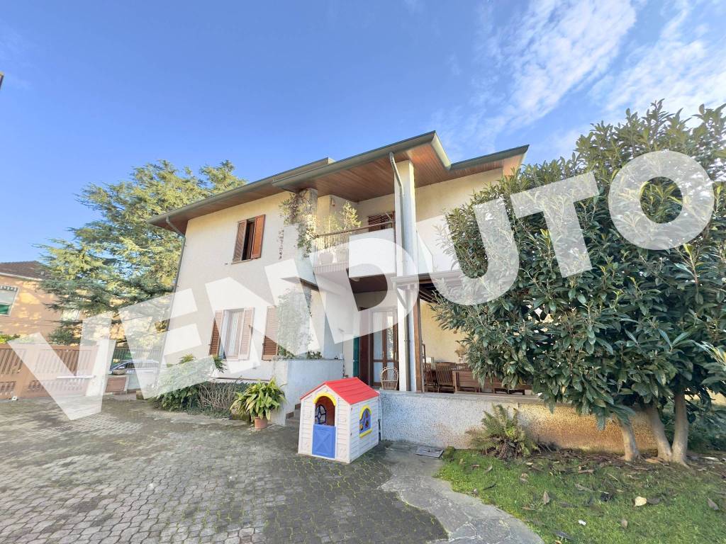 Villa in vendita a Vedano al Lambro viale Rimembranze, 16