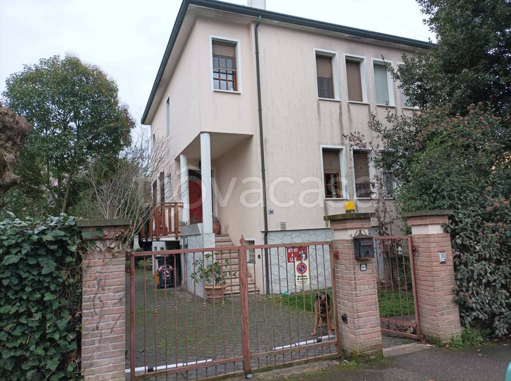 Villa Bifamiliare in vendita a Lugo viale Alessandro Manzoni, 18