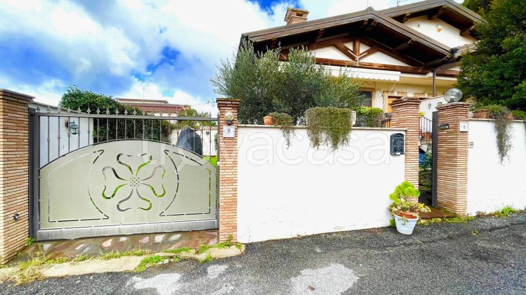 Villa Bifamiliare in vendita a Roma via Besozzo, 6