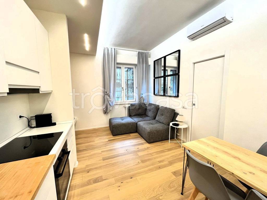 Appartamento in vendita a Milano via Atene , 6