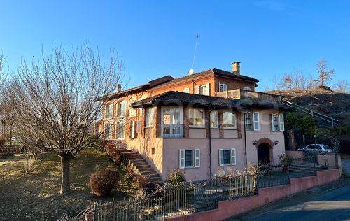 Casale in vendita ad Alba via Vincenzo Gioberti, 8