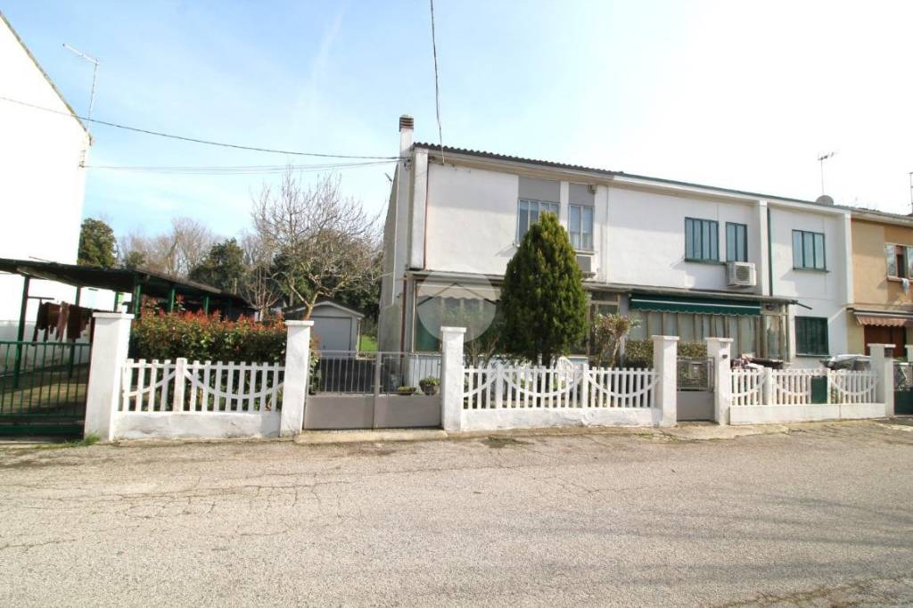 Casa Indipendente in vendita a Battaglia Terme via f.lli rosselli, 27