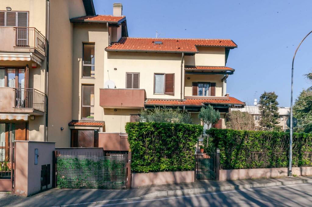 Villa a Schiera in vendita a Garbagnate Milanese via Benvenuto Cellini, 58