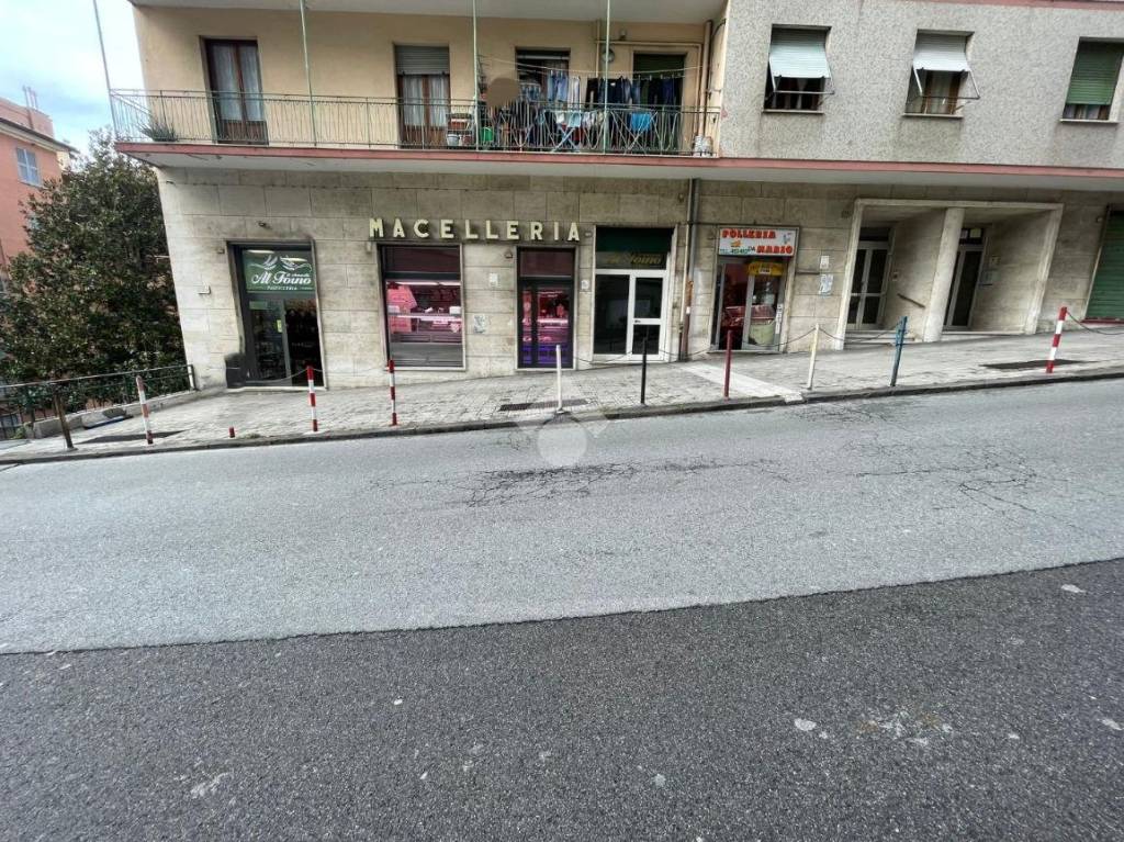 Negozio in vendita a Genova via Gian Battista Monti, 64