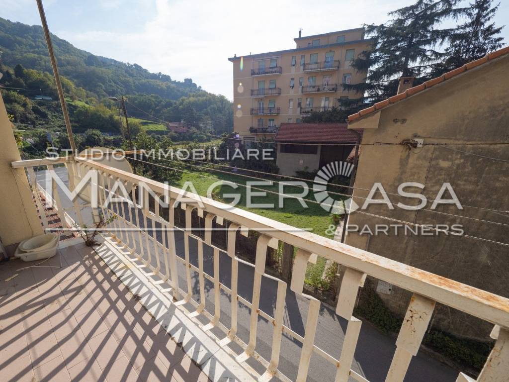 Appartamento in vendita a Serra Riccò via Francesco Pedemonte, 2