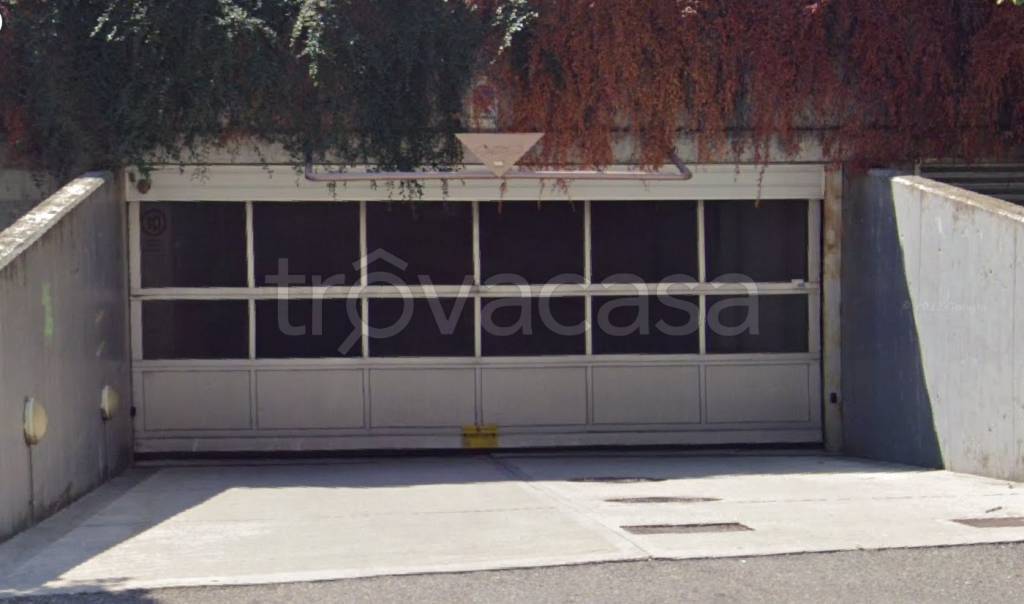 Garage in vendita a Bergamo via Giovanni Falcone