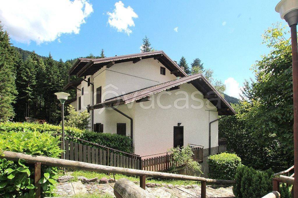 Villa a Schiera in vendita a Piazzatorre via Corna Badile