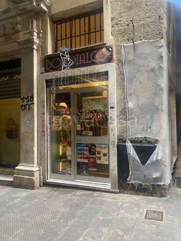 Negozio in vendita a Genova via Via Canneto il Lungo