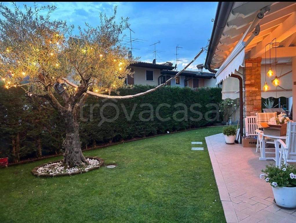 Villa Bifamiliare in affitto a Erbusco via Costa