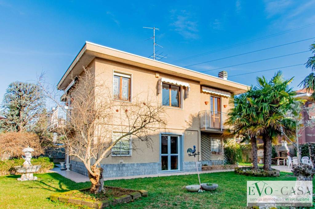 Villa in vendita a Busto Arsizio via Chisimaio, 10