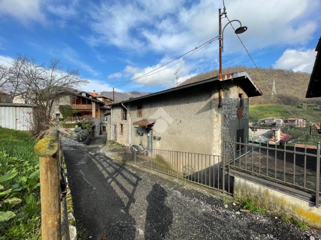Casa Indipendente in vendita a Villa d'Almè via Bruntino Alto, 12