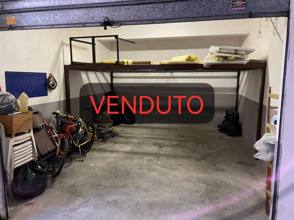 Garage in vendita a Pomezia via della Tecnica, 78