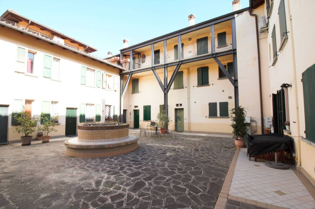 Appartamento in vendita a Bologna via Emilia Ponente, 405