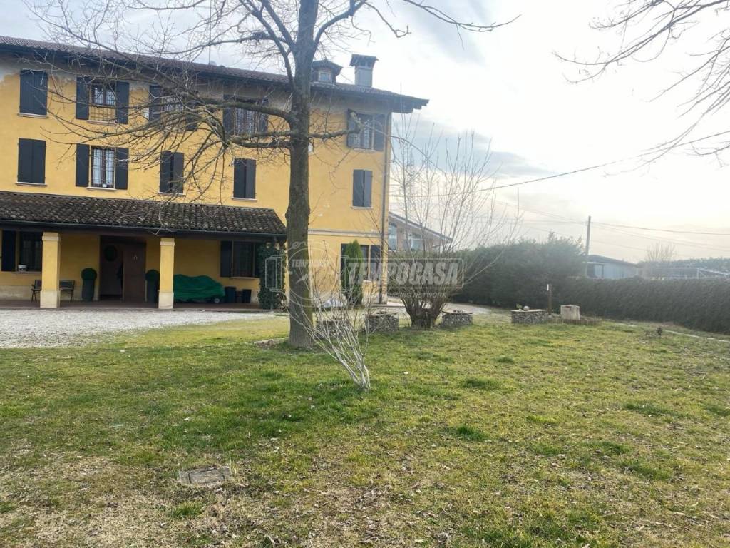 Villa in vendita a Modena strada Gherbella