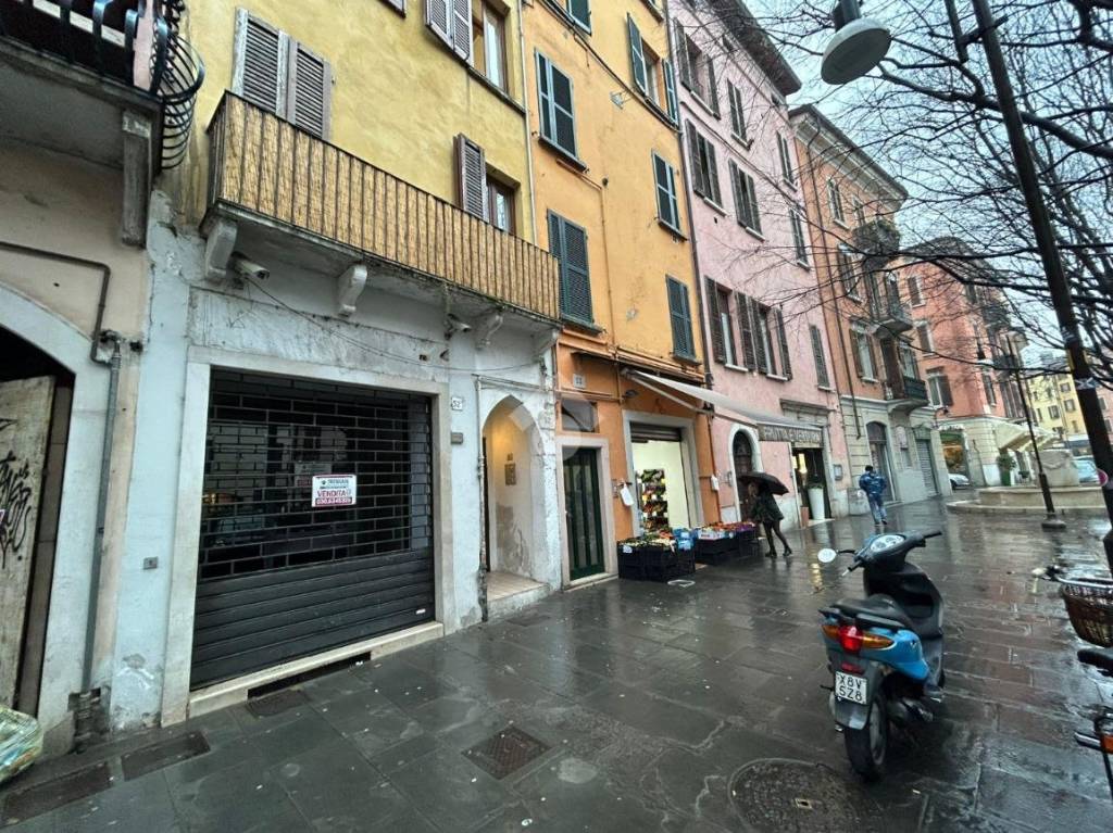 Negozio in affitto a Brescia via San Faustino, 52