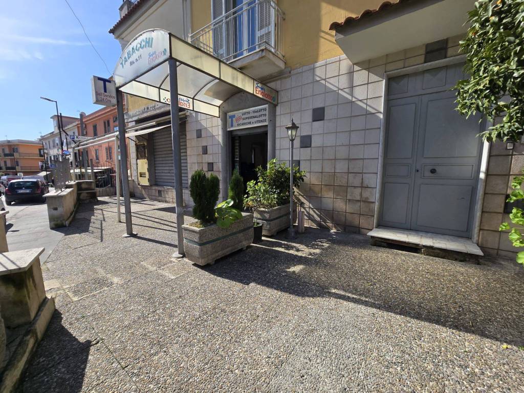 Negozio in affitto a Pozzuoli via Monte Nuovo Licola Patria, 73