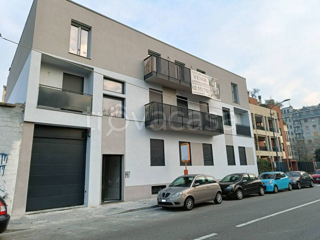 Appartamento in vendita a Milano via Bordighera, 43