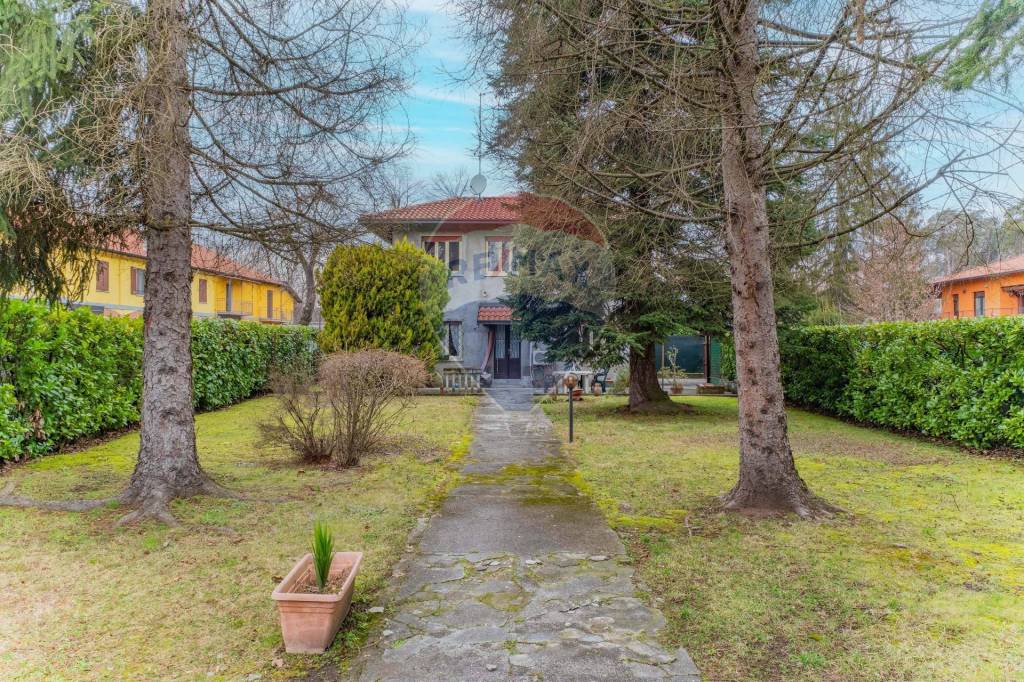 Casa Indipendente in vendita a Somma Lombardo via Montebello, 48