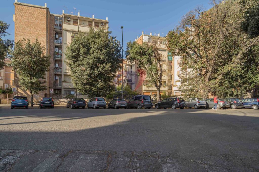 Appartamento in vendita a Roma via delle Fiamme Gialle, 43