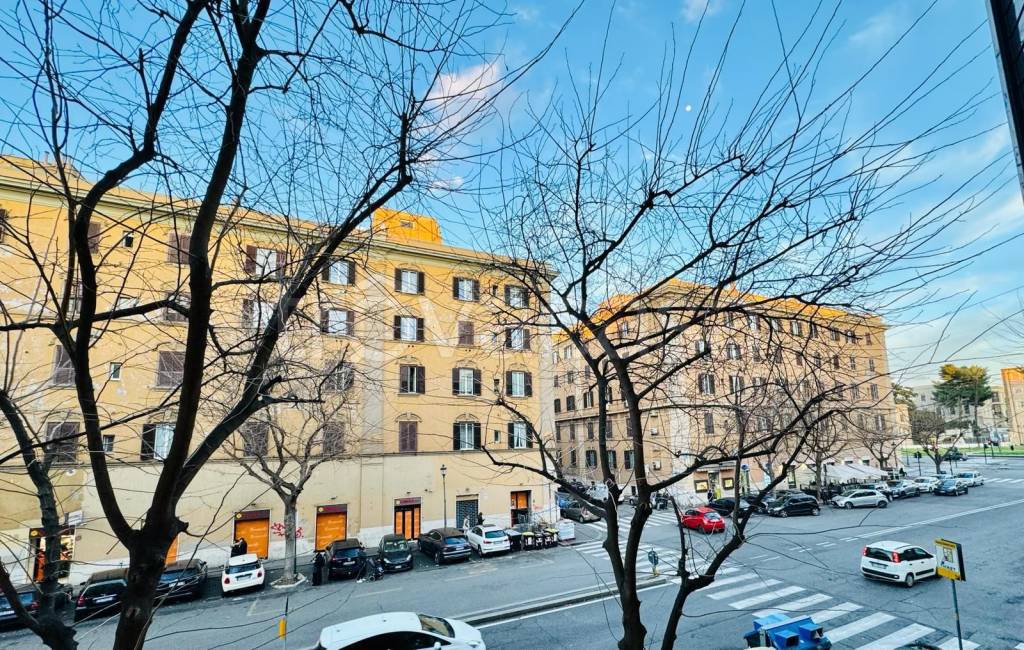 Appartamento in vendita a Roma via Sebastiano Grandis