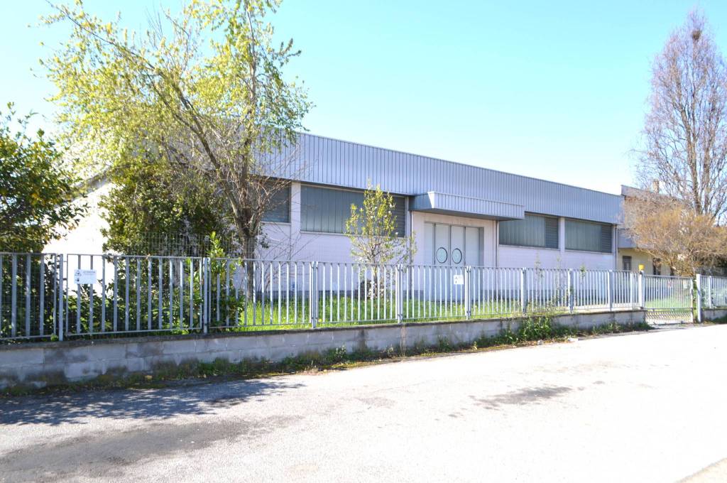 Capannone Industriale in vendita a Sant'Ilario d'Enza via Quirino Majorana
