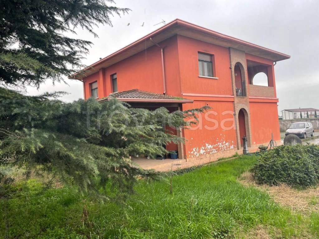 Villa in vendita a Orzinuovi via Convento Aguzzano
