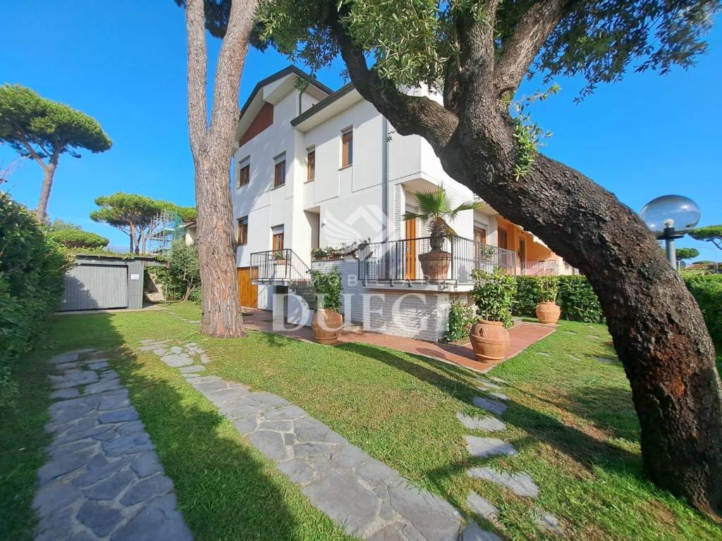 Villa a Schiera in vendita a Camaiore via Trieste,, 144