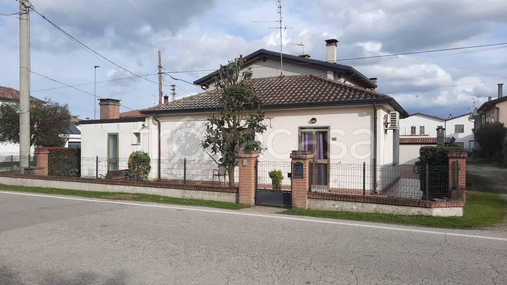Villa in vendita a Frassinelle Polesine via Romana, 2027