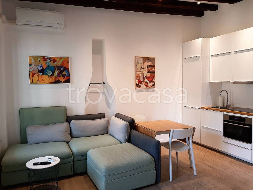 Appartamento in affitto a Milano via San Gregorio, 17