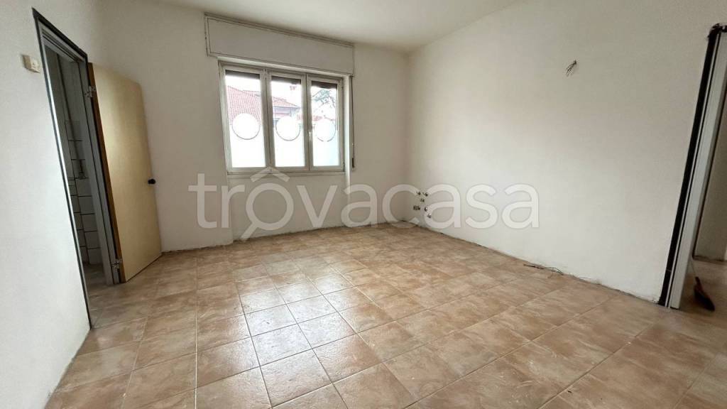 Appartamento in vendita a Parabiago via Giovanni Bertacchi, 34