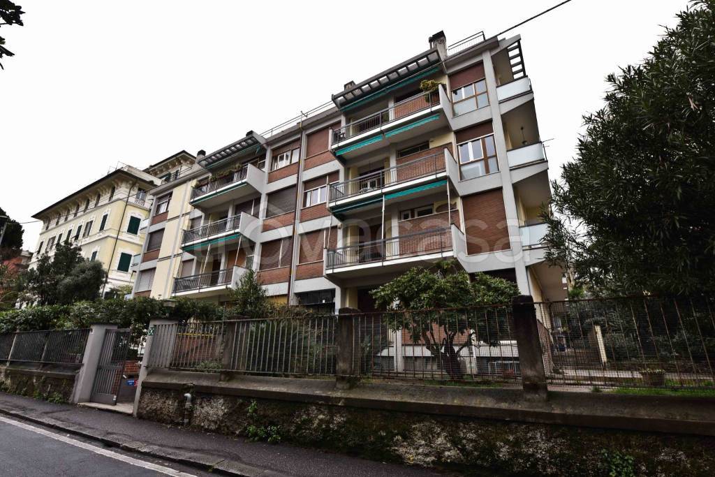 Appartamento in affitto a Genova via Montallegro