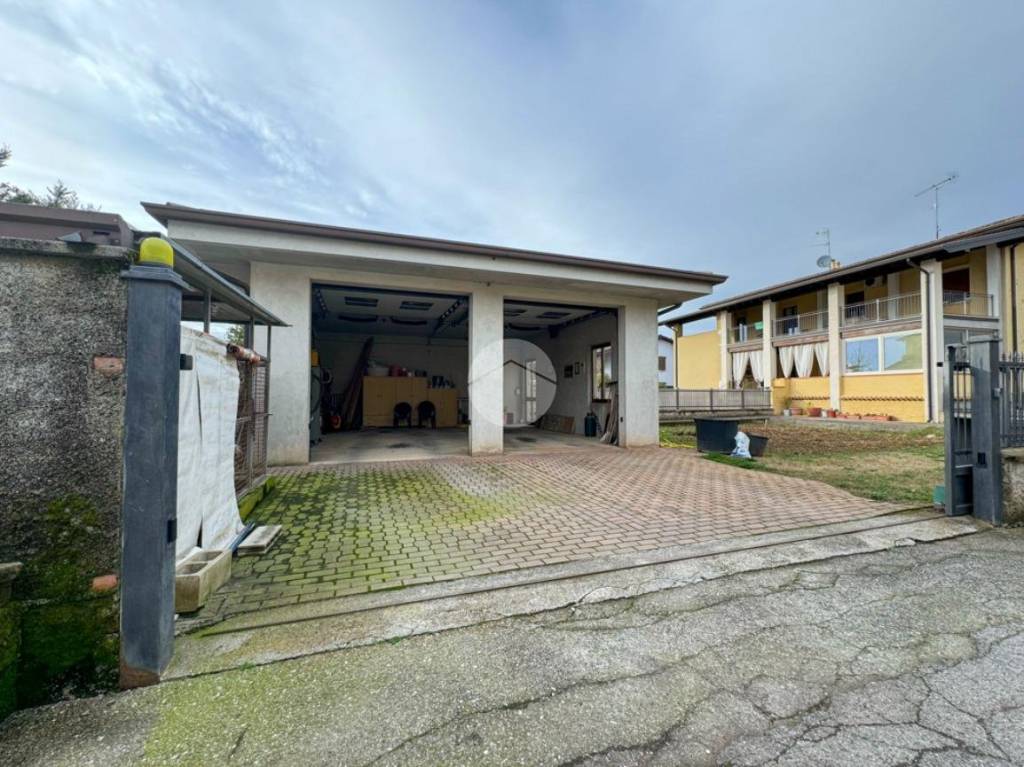 Garage in vendita a Montichiari via Cavour, 39