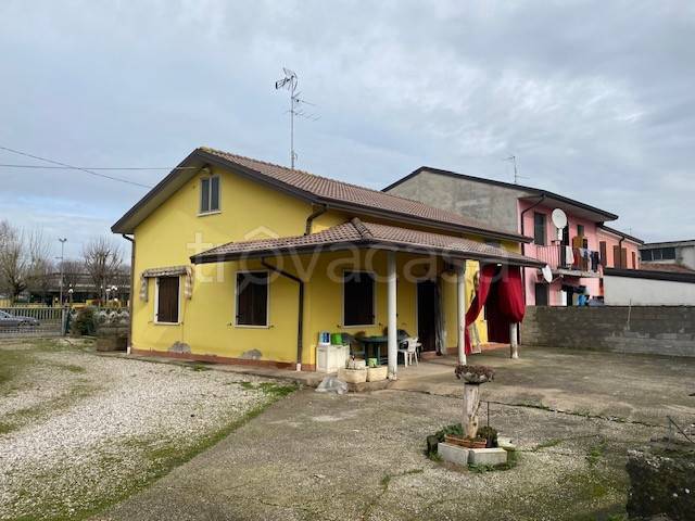 Villa in vendita a Bovolone via Umberto I, 1